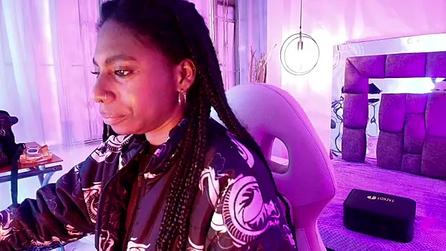 Queen_perla_ Live XXX Chat