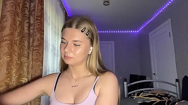 Chat +18 de HoneysPiee ao vivo