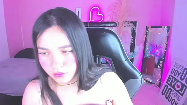 Julieth_Caandy Adlı Modelin Canlı XXX Sohbeti