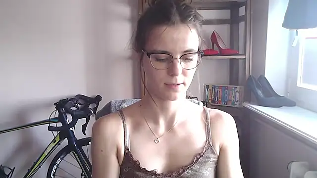 love_megi Adlı Modelin Canlı XXX Sohbeti