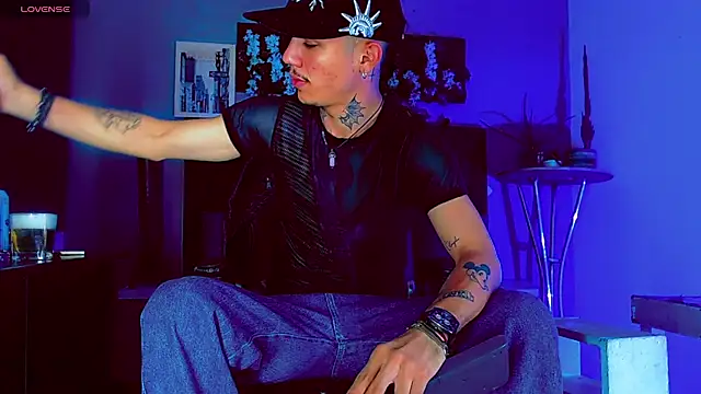 HannibalLester Live XXX-Chat