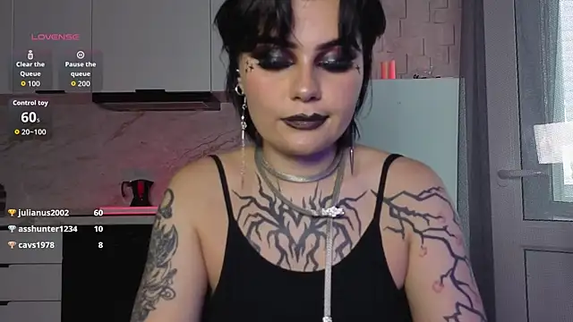 IntrigueYourDay's Live XXX Chat