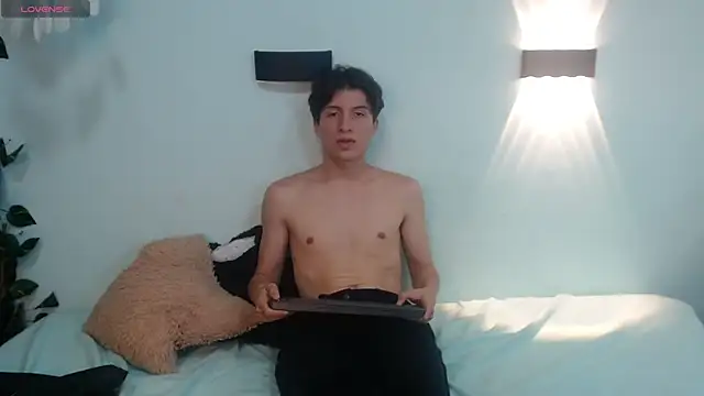Marcoviolet's Live XXX Chat