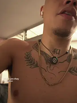 צ'אט XXX בשידור חי של AlphaMasterXxx