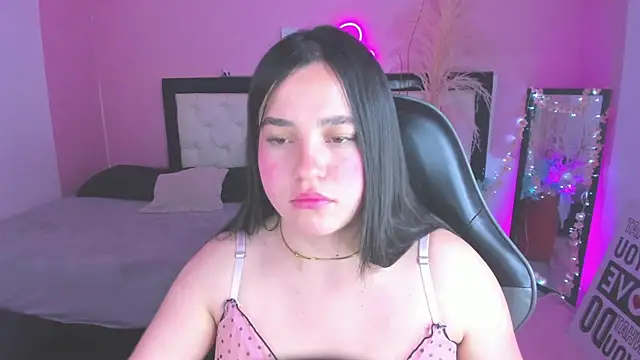 Julieth_Caandy Adlı Modelin Canlı XXX Sohbeti