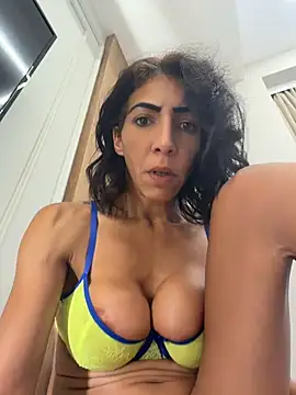 Chatroom XXX en direct de Yasmiinee
