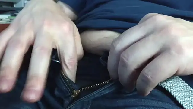 verylittletinycock Chat XXX in diretta