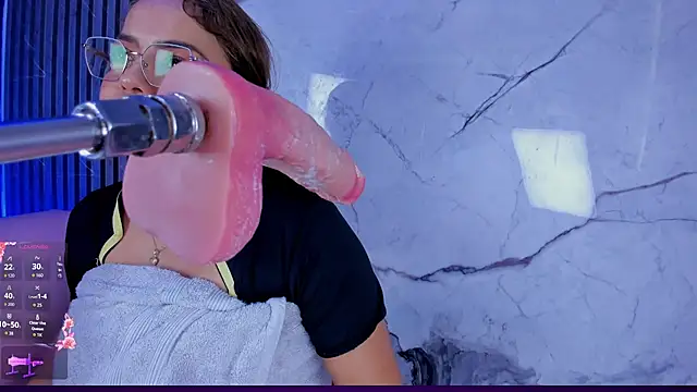 shayra_boobs2 élő XXX-chatje