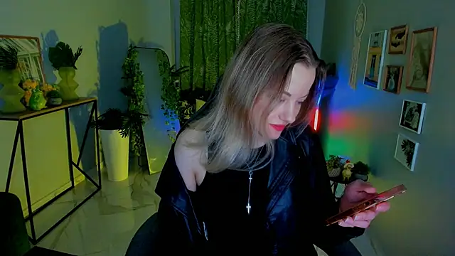 VireliaMoonfall Adlı Modelin Canlı XXX Sohbeti