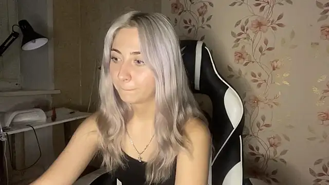 دردشة WhitePowerGirl الجنسية المباشرة