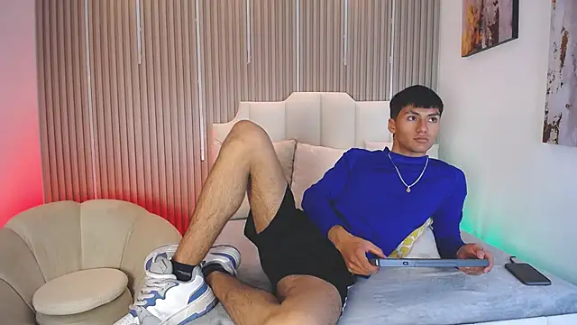 XXX chat uživo modela AdrianStark_