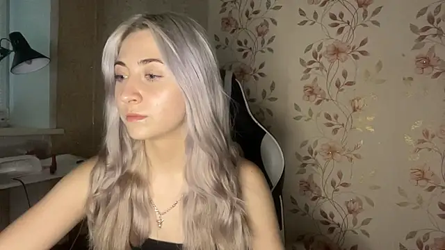 WhitePowerGirl Adlı Modelin Canlı XXX Sohbeti