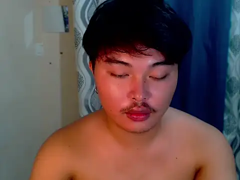 urasianjohnny Adlı Modelin Canlı XXX Sohbeti