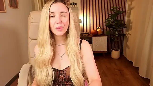 Mi1a_ Adlı Modelin Canlı XXX Sohbeti