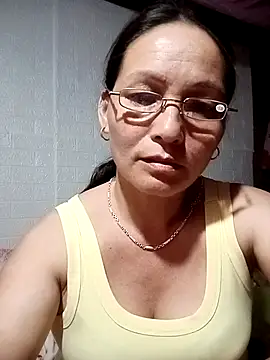Chatroom XXX en direct de Cucci07
