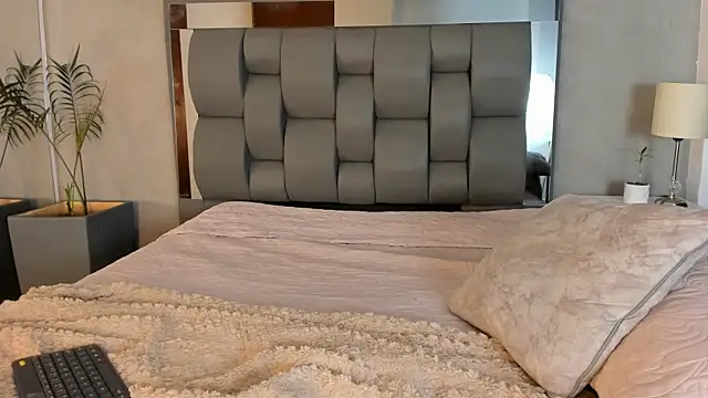Charlie___Musk's Live XXX Chat