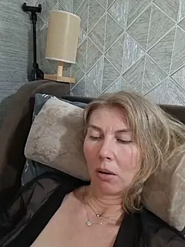 stellahere8 live XXX chat