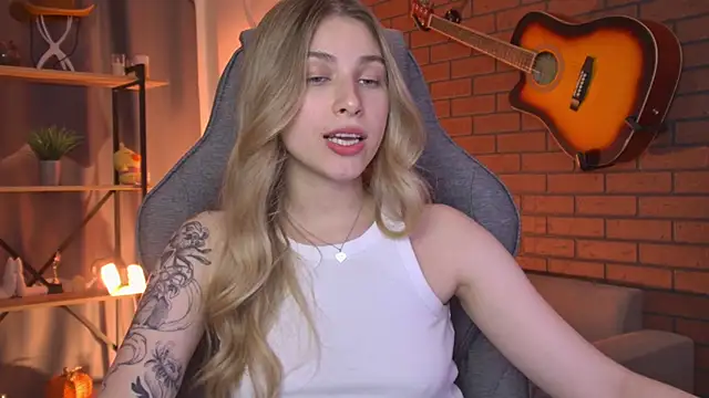 EllieCutes XXX чат на живо