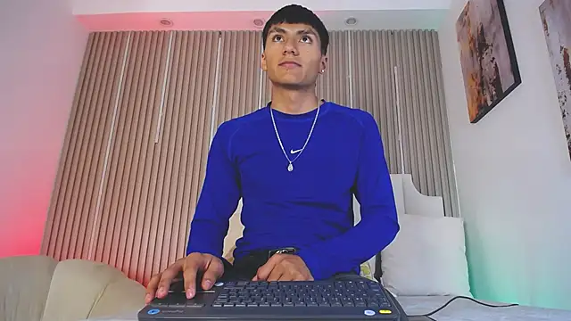 AdrianStark_ – Live XXX-chat