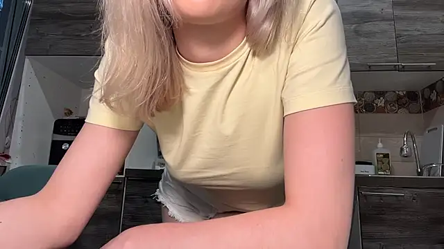 Blonde_strict's Live XXX Chat