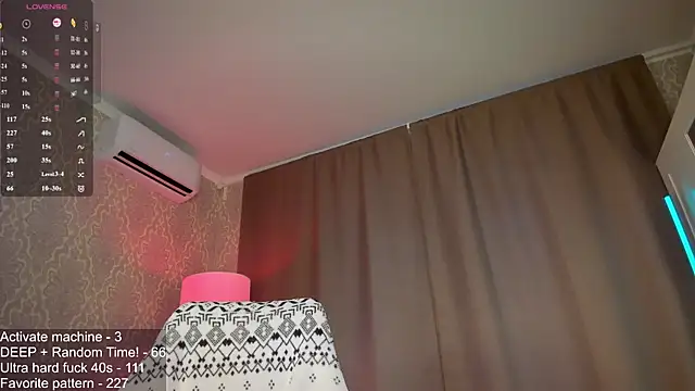 Juicy_Vikki 即時 XXX 聊天