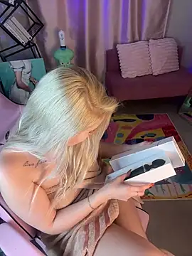 Hot_blondie Chat XXX in diretta