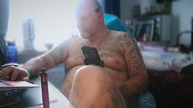 Tattooed_Dilf_01's Live XXX Chat