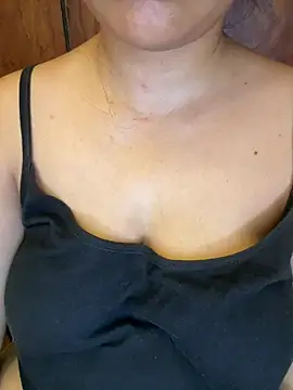 SURBHI__9 Adlı Modelin Canlı XXX Sohbeti