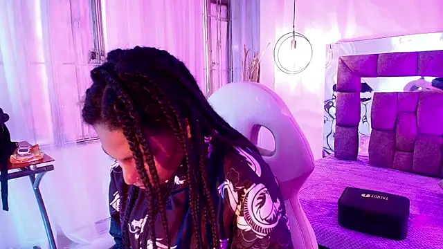 Queen_perla_ Live XXX Chat