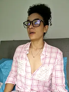 VelvetCurls Chat XXX live