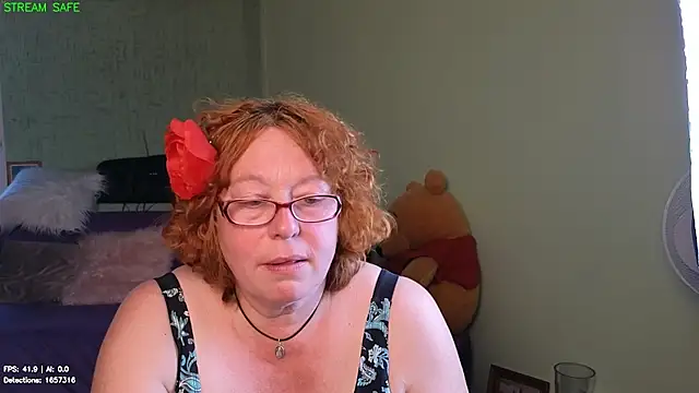 Онлайн чат XXX Fara_Flutte