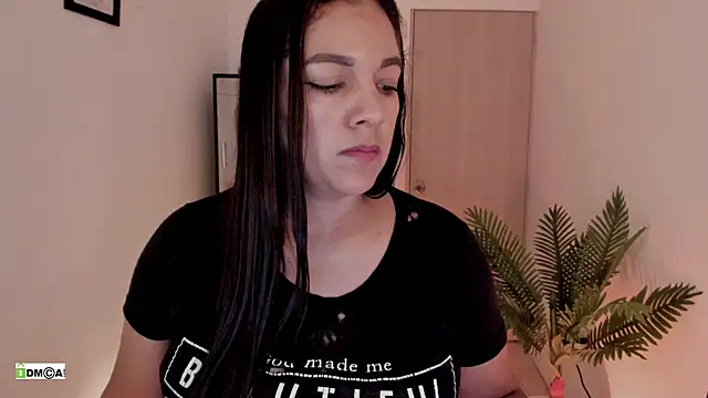 urcute_kitten লাইভ XXX চ্যাট