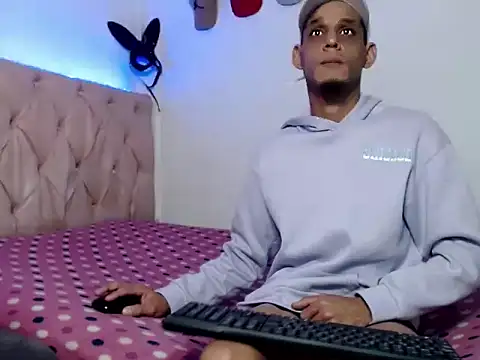 צ'אט XXX בשידור חי של Brendt_Hotx