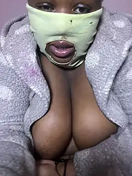 Czat XXX na żywo – MaskedBootyLicious28
