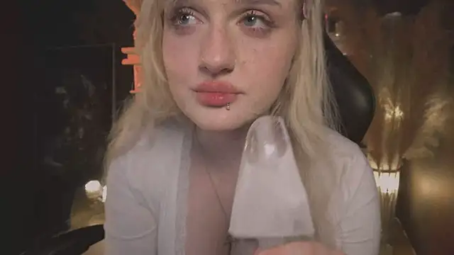 XXX chat uživo modela ELLIEJAY