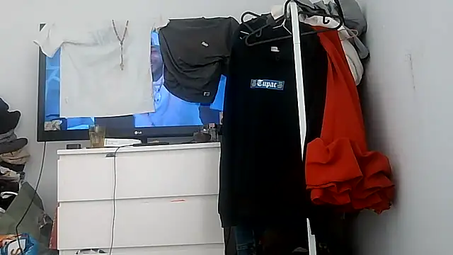 yanick931 Adlı Modelin Canlı XXX Sohbeti