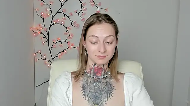 Esmi_Winter live XXX chat