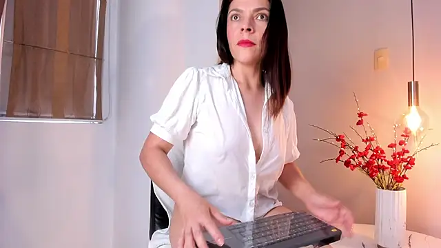 Chatroom XXX en direct de AnnaBroooks