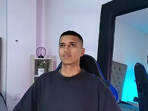Alan_Colthon Adlı Modelin Canlı XXX Sohbeti