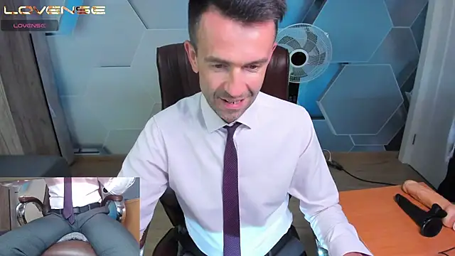 SteveTiger live XXX chat