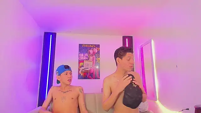 Marcus_and_Tony Adlı Modelin Canlı XXX Sohbeti