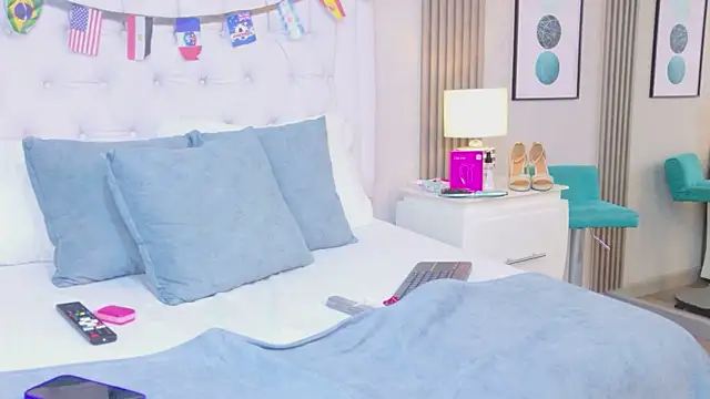 CaitlynMiller 即時 XXX 聊天