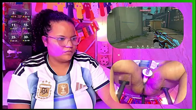 צ'אט XXX בשידור חי של MhiaRey
