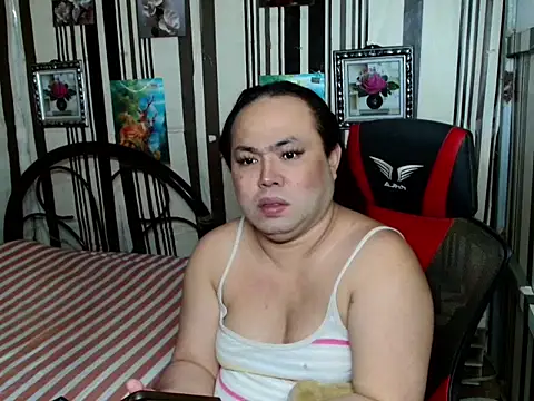 UnCut_Cock_Ts Adlı Modelin Canlı XXX Sohbeti