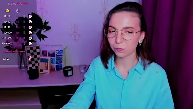 Czat XXX na żywo – KindHazelHere_