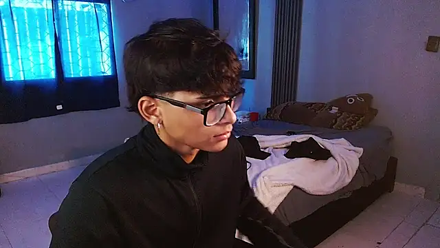 Mr_yisuzz Adlı Modelin Canlı XXX Sohbeti