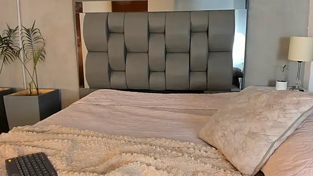 Charlie___Musk's Live XXX Chat