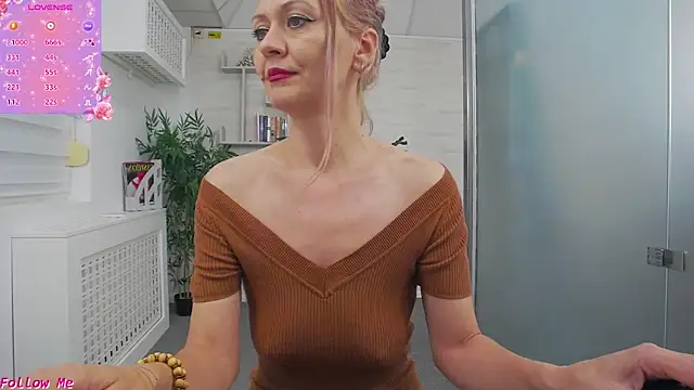EllaMilf_'s Live XXX Chat