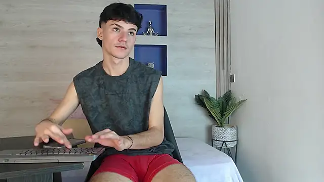 Chat +18 de Logan_Steel ao vivo