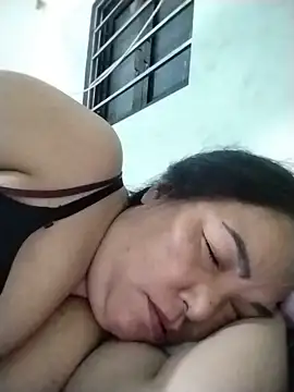 Naaya8109 Adlı Modelin Canlı XXX Sohbeti